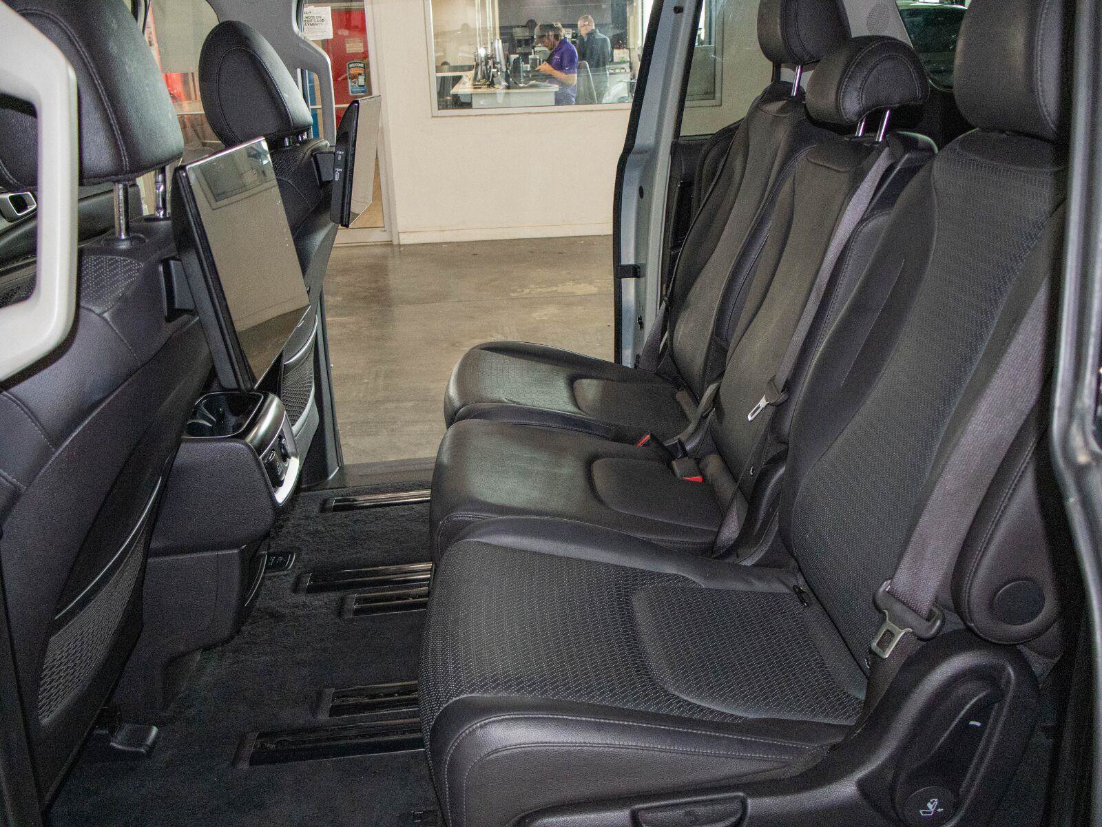 Used 2025 Kia Carnival SX Prestige FWD image 16