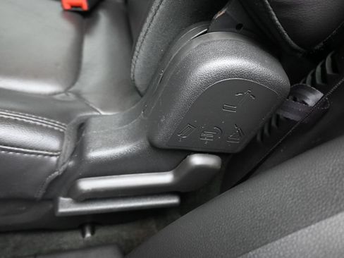 Used 2014 Ford Explorer XLT w/ Equipment Group 202A AWD/4WD image 29