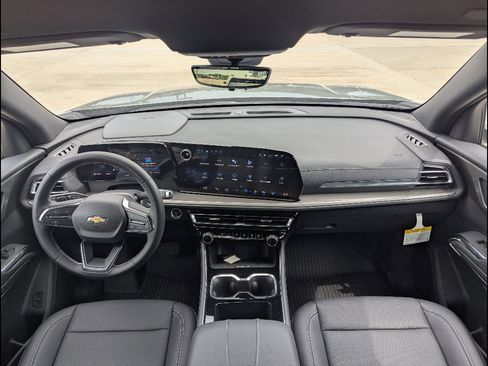 New 2026 Chevrolet Traverse LT w/ Driver Confidence Package AWD/4WD image 17