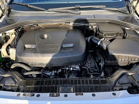 Used 2018 Volvo V60 T5 Cross Country AWD/4WD image 10