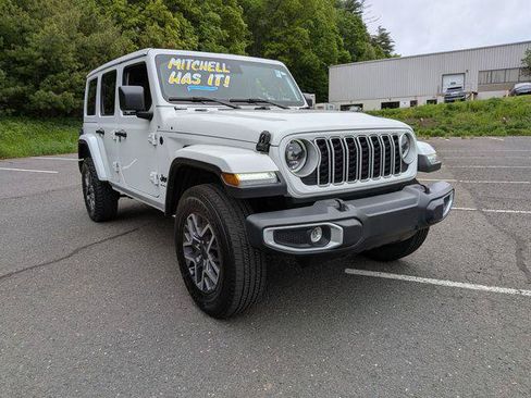 Certified 2025 Jeep Wrangler Unlimited Sahara AWD/4WD image 3