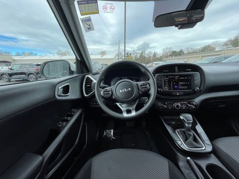 Used 2025 Kia Soul LX w/ LX Technology Package image 32