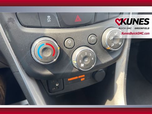 Used 2018 Chevrolet Trax LT w/ LT Convenience Package AWD/4WD image 30