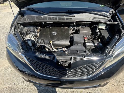 Used 2017 Toyota Sienna SE Premium FWD image 35