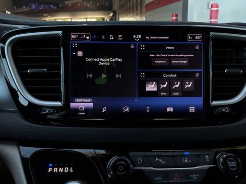 Used 2024 Chrysler Pacifica Touring-L FWD image 35