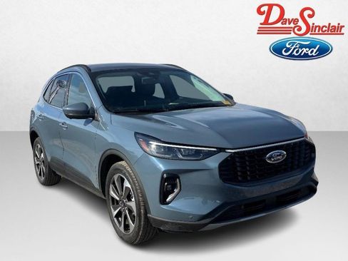 Used 2023 Ford Escape Platinum image 4