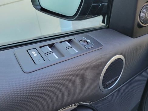 Used 2024 Land Rover Discovery Dynamic SE image 30