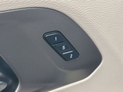 Used 2023 Chrysler Pacifica Touring-L AWD/4WD image 13