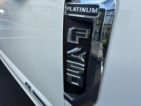 Used 2020 Ford F450 Platinum w/ FX4 Off-Road Package image 40