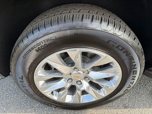 Used 2025 Chevrolet Tahoe Premier RWD image 17