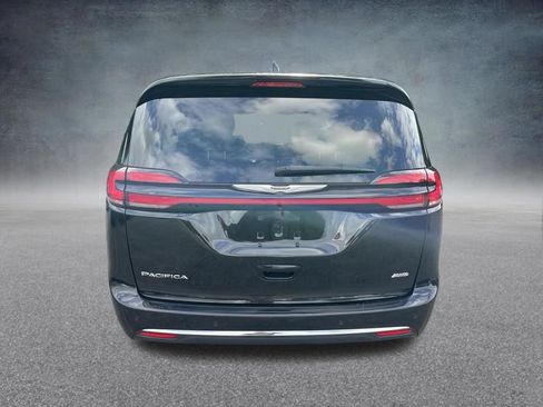 Used 2023 Chrysler Pacifica Touring-L AWD/4WD image 7
