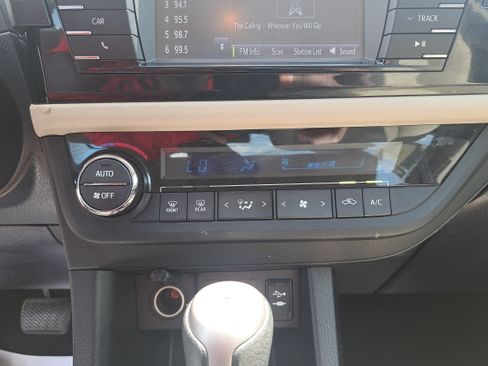 Used 2016 Toyota Corolla LE FWD image 21