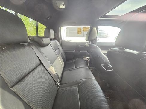 Used 2020 Toyota Tacoma TRD Sport AWD/4WD image 5