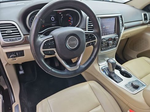 Used 2018 Jeep Grand Cherokee Limited AWD/4WD image 2