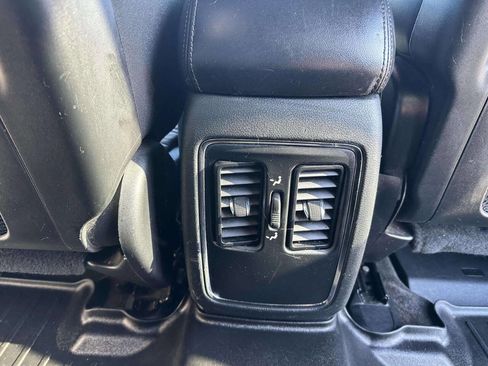 Used 2018 Jeep Grand Cherokee Laredo image 21