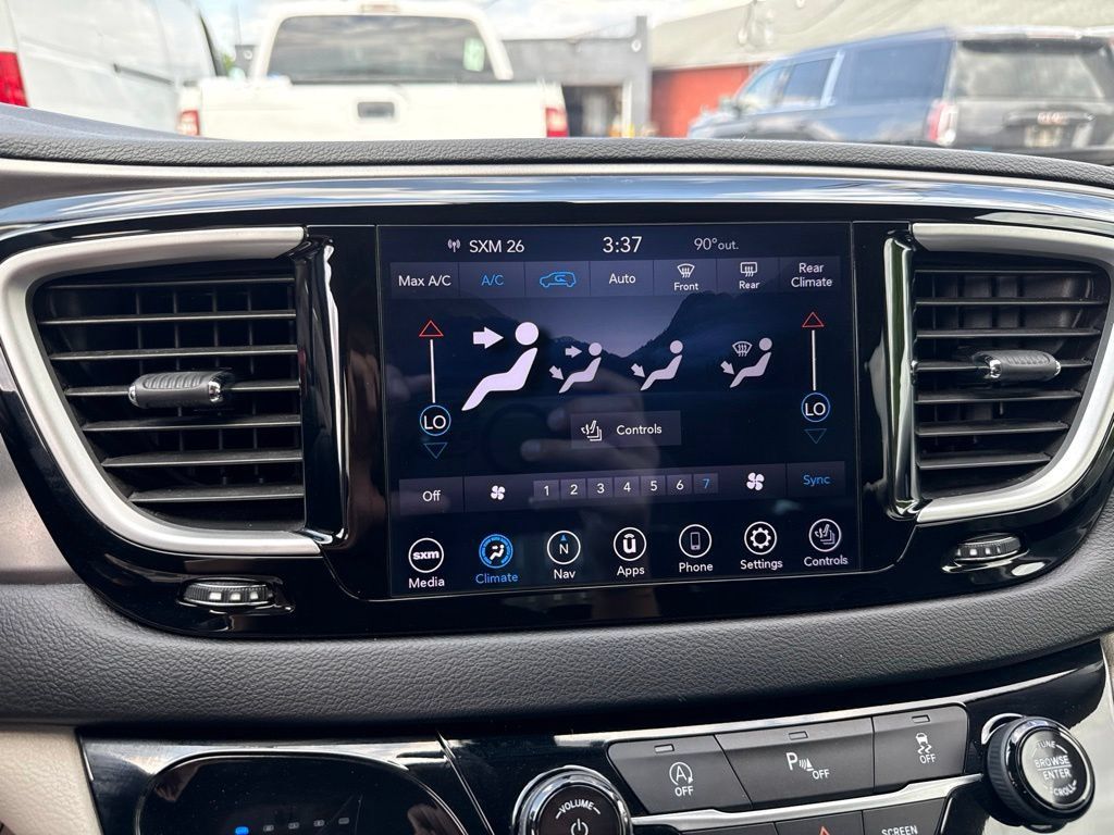Used 2020 Chrysler Pacifica Touring-L Plus FWD image 36