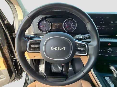 Used 2023 Kia Carnival LX image 38