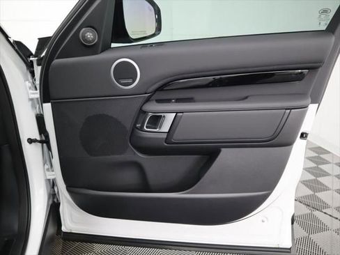 New 2025 Land Rover Discovery S image 28