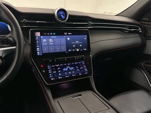 Used 2023 Maserati Grecale Modena AWD/4WD image 28