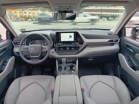 Used 2022 Toyota Highlander XLE image 24