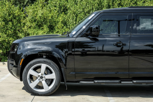New 2026 Land Rover Defender 110 X-Dynamic SE AWD/4WD image 12