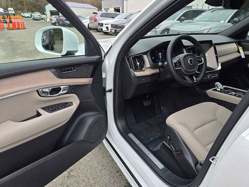New 2026 Volvo XC90 B6 Plus w/ Protection Package Premier image 19