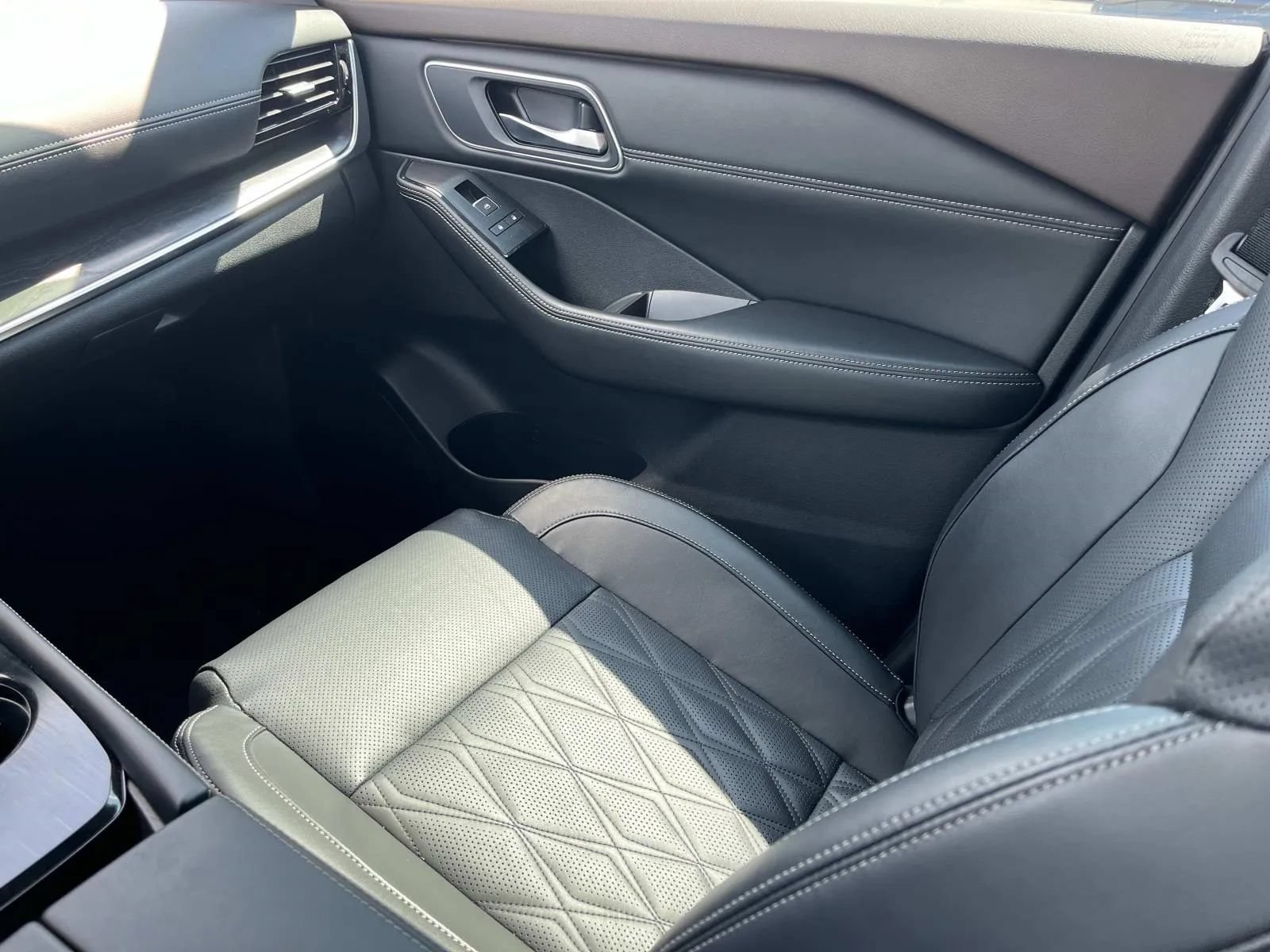 Used 2021 Nissan Rogue Platinum FWD image 13