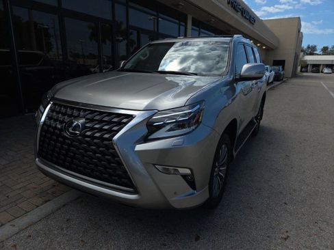 Used 2023 Lexus GX 460 Luxury w/ Accessory Package image 2