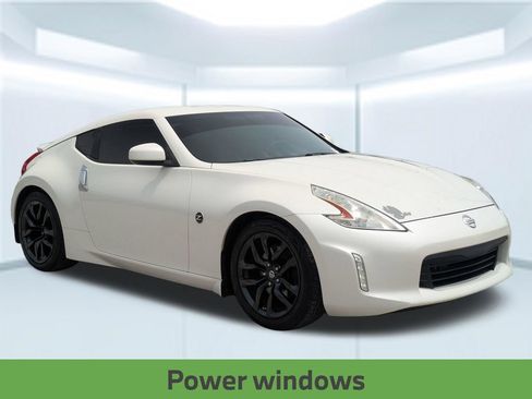 Used 2015 Nissan 370Z Coupe RWD image 9