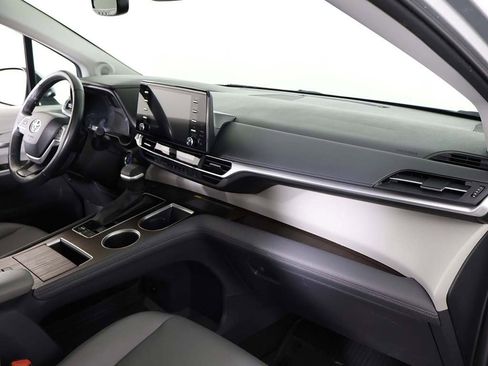 Used 2023 Toyota Sienna XLE w/ XLE Plus Package image 29