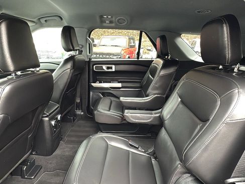 Used 2022 Ford Explorer XLT w/ Equipment Group 202A image 23