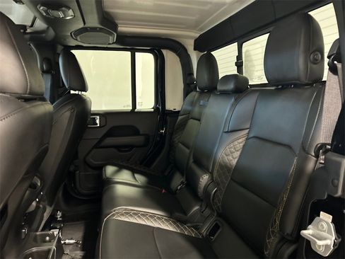 Used 2023 Jeep Gladiator Overland image 33
