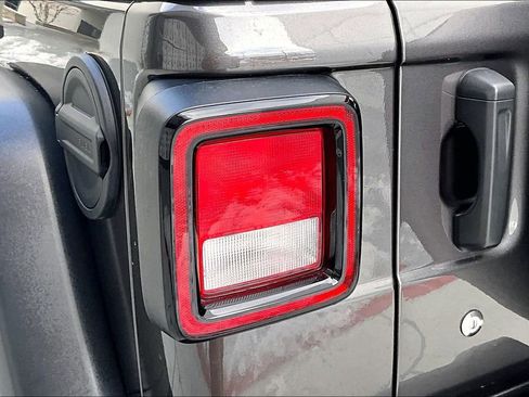 Used 2019 Jeep Wrangler Unlimited Rubicon w/ Cold Weather Group image 22