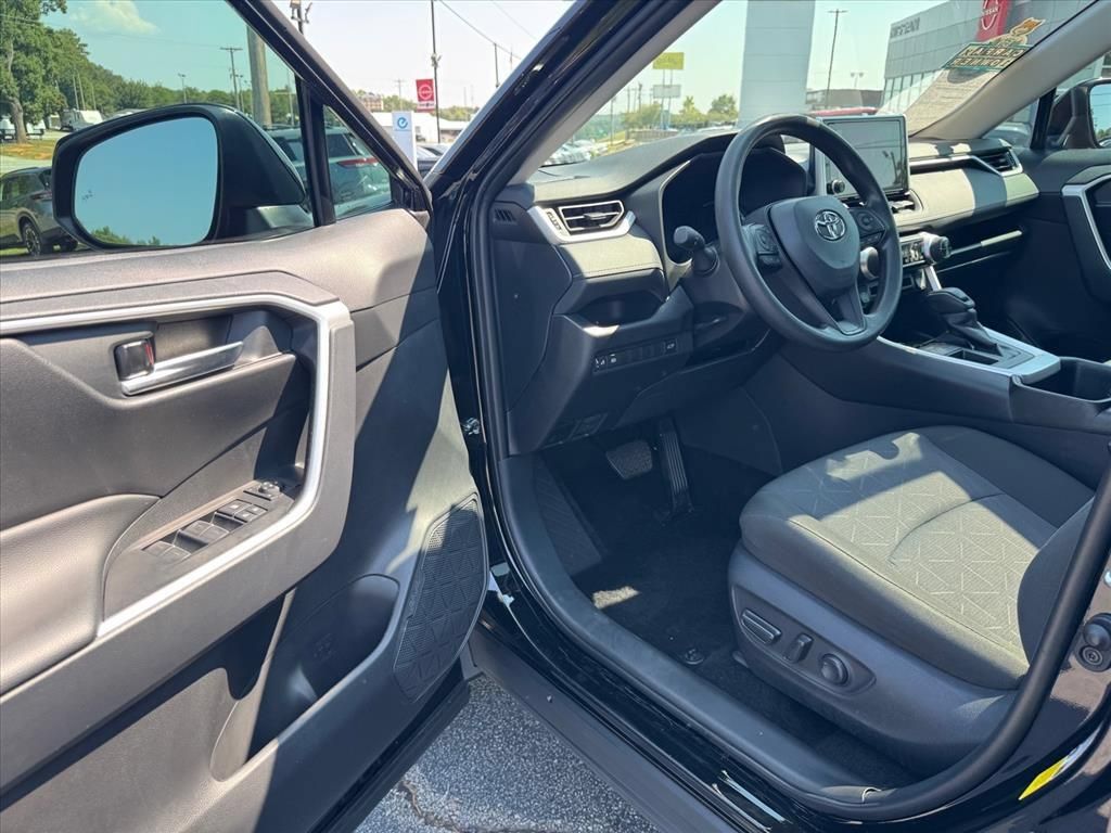 Used 2025 Toyota RAV4 XLE w/ Convenience Package FWD image 15