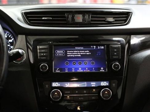 Certified 2022 Nissan Rogue Sport SL image 28