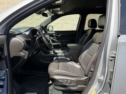 Used 2023 Chevrolet Traverse RS w/ LPO, Floor Liner Package FWD image 14