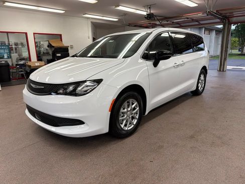 New 2027 Chrysler Pacifica LX FWD image 3
