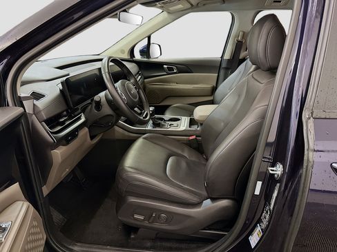 Used 2026 Kia Carnival FWD image 13