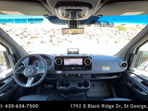 Used 2025 Mercedes-Benz Sprinter 2500 image 9
