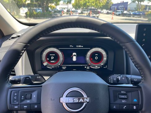 Used 2026 Nissan Rogue SL AWD/4WD image 31