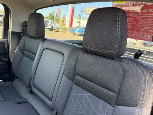 Certified 2025 Nissan Frontier SV RWD image 10