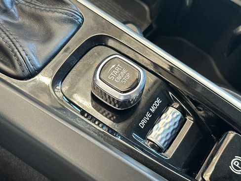 Used 2020 Volvo XC60 T5 Momentum w/ Protection Package Premier FWD image 28