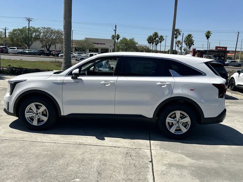 New 2026 Kia Sorento LX FWD image 10