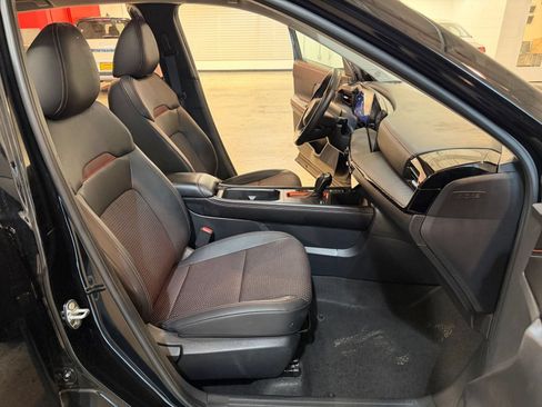 Used 2026 Nissan Kicks SR FWD image 35