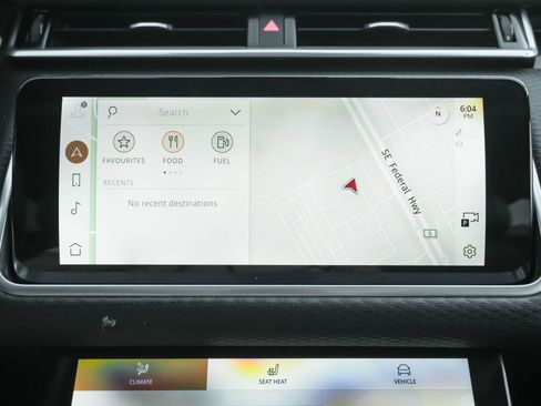 Used 2023 Land Rover Range Rover Velar R-Dynamic S image 13