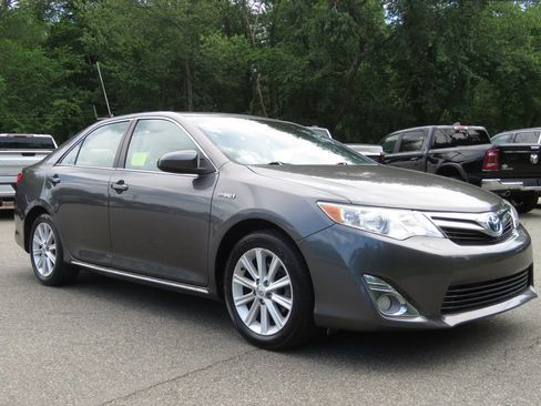 Used 2014 Toyota Camry XLE w/ Leather Package FWD image 3