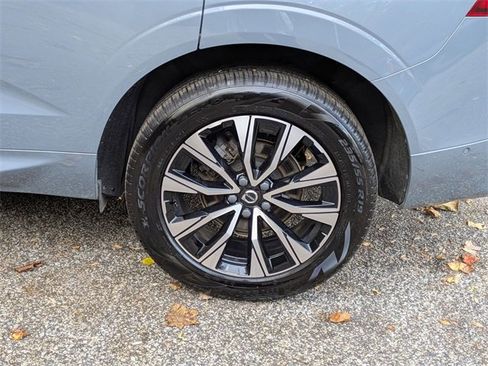 Certified 2023 Volvo XC60 B5 Plus image 31