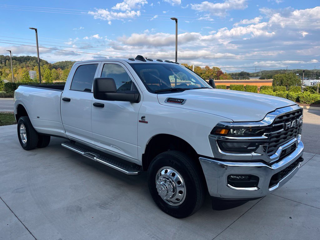 Used 2025 RAM 3500 Tradesman w/ Chrome Appearance Group AWD/4WD image 30