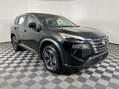 Used 2026 Nissan Rogue SV FWD image 2