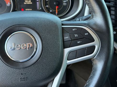 Used 2018 Jeep Cherokee Latitude Plus AWD/4WD image 16